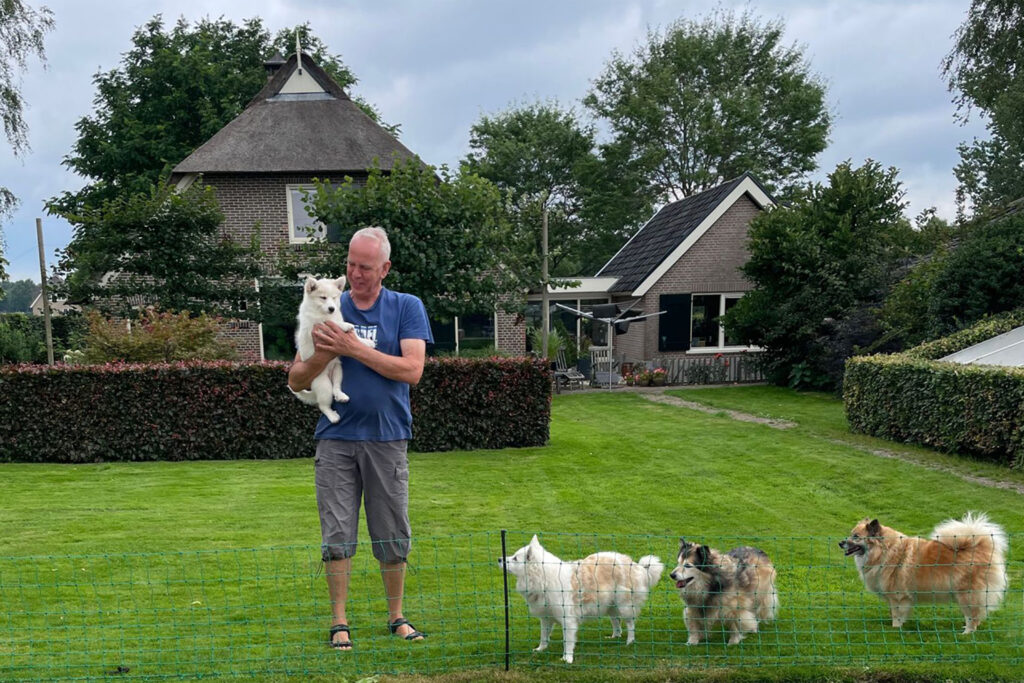 Reinanda Haverkamp met haar IJslandse Honden